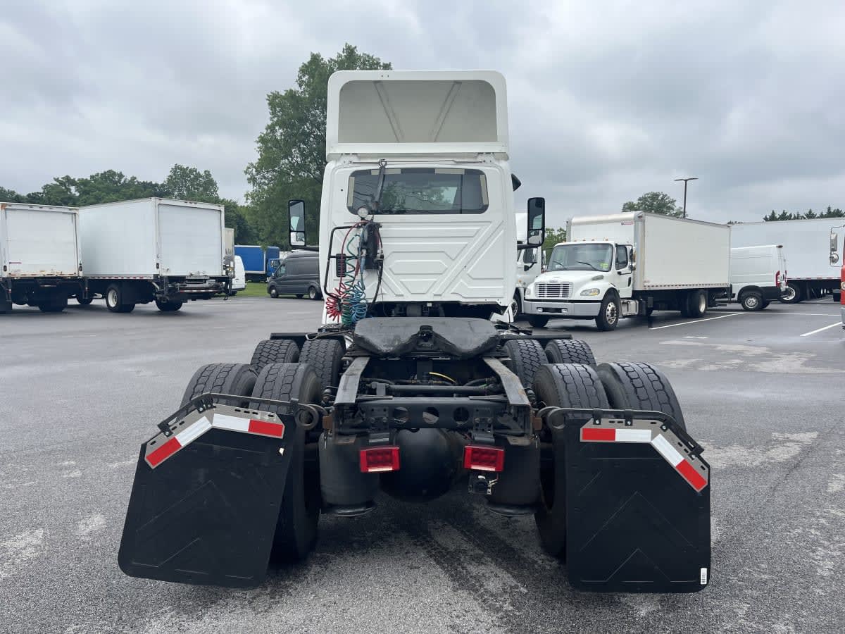 2018 International - image 5