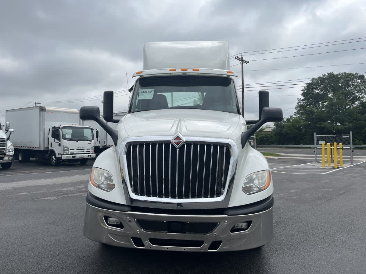 2018 International - image 2