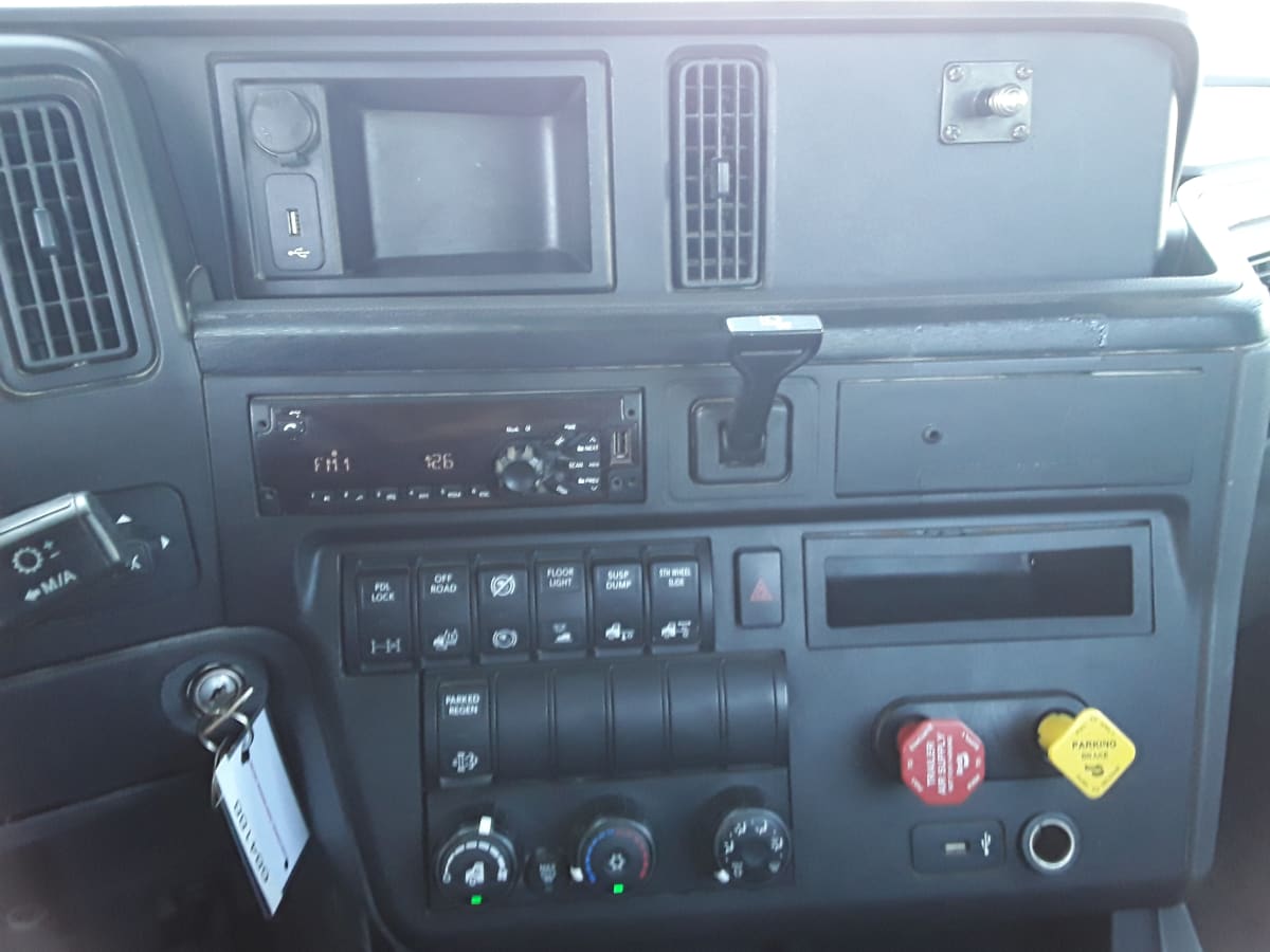 2018 Navistar International LT625 DAYCAB T/A 684188