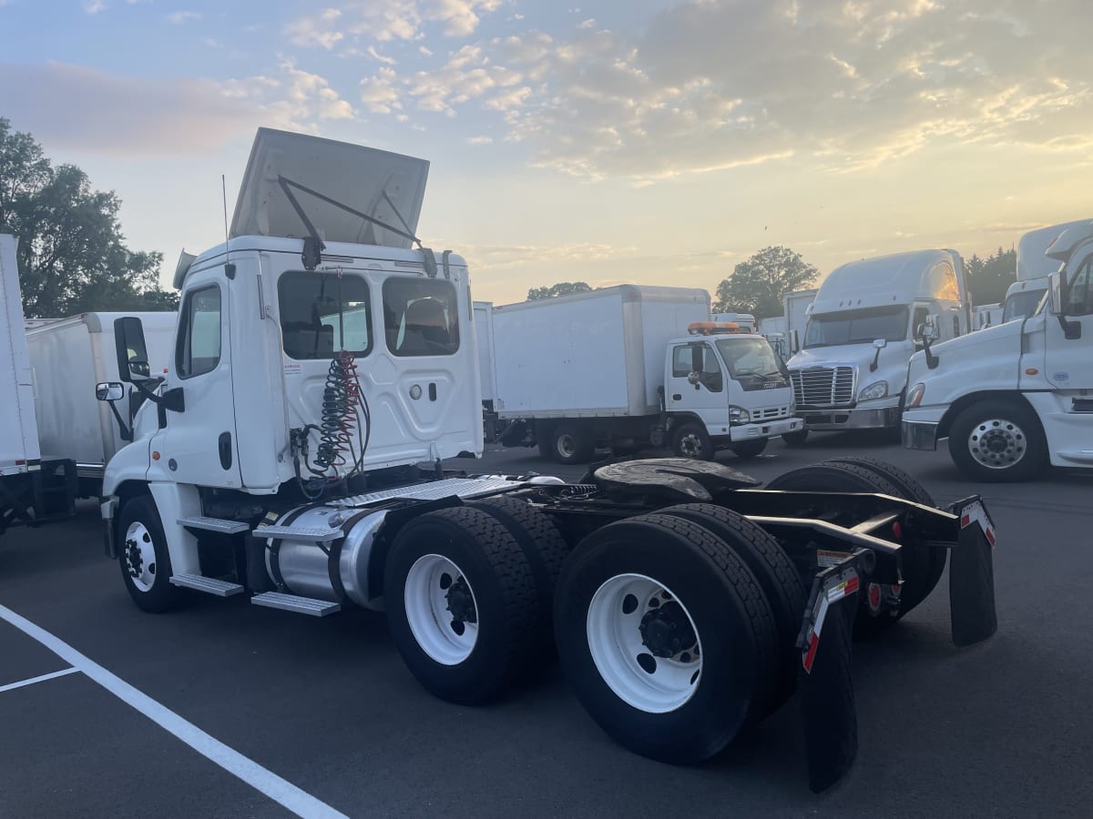 2018 Freightliner/Mercedes CASCADIA 125 684210