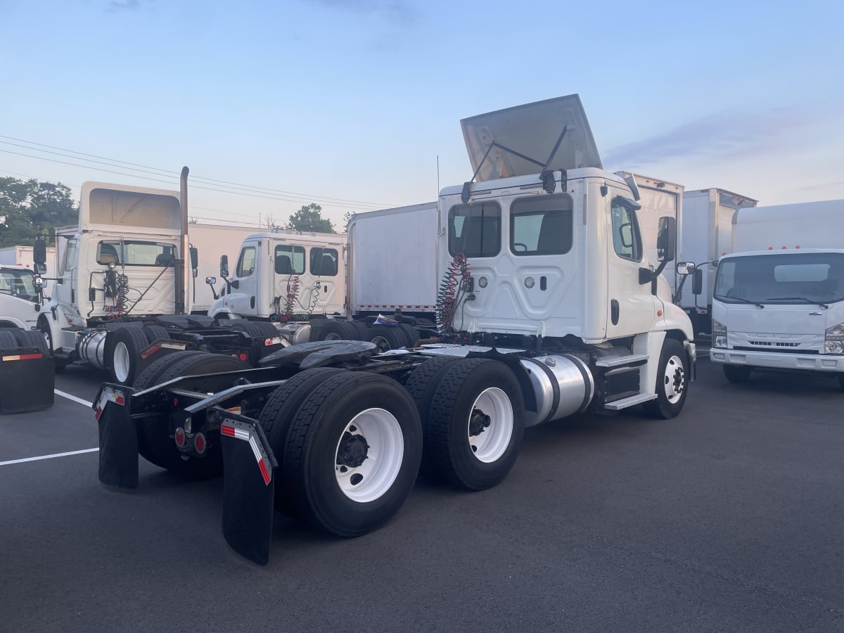 2018 Freightliner/Mercedes CASCADIA 125 684210