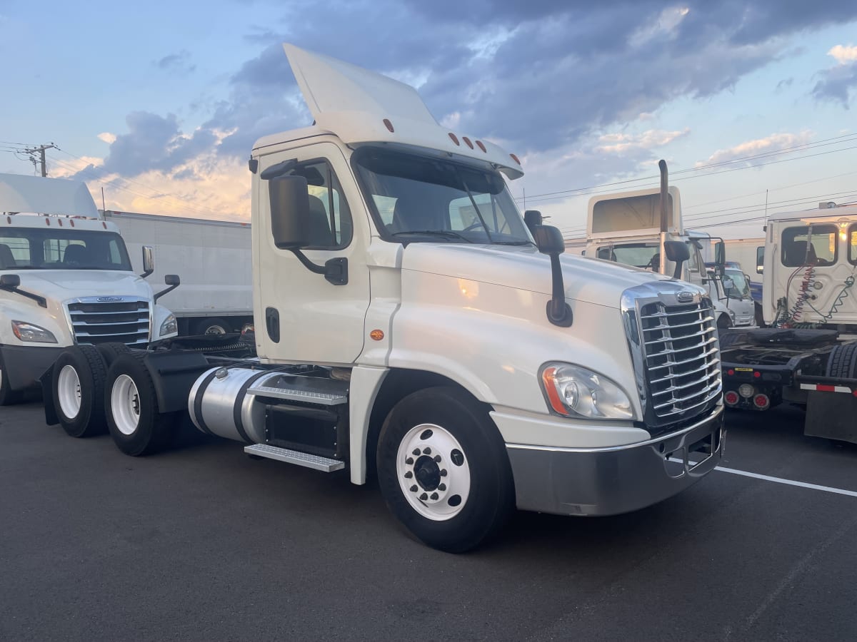 2018 Freightliner/Mercedes CASCADIA 125 684210