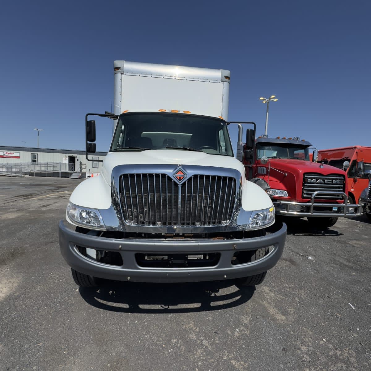 2018 Navistar International 4300 684338