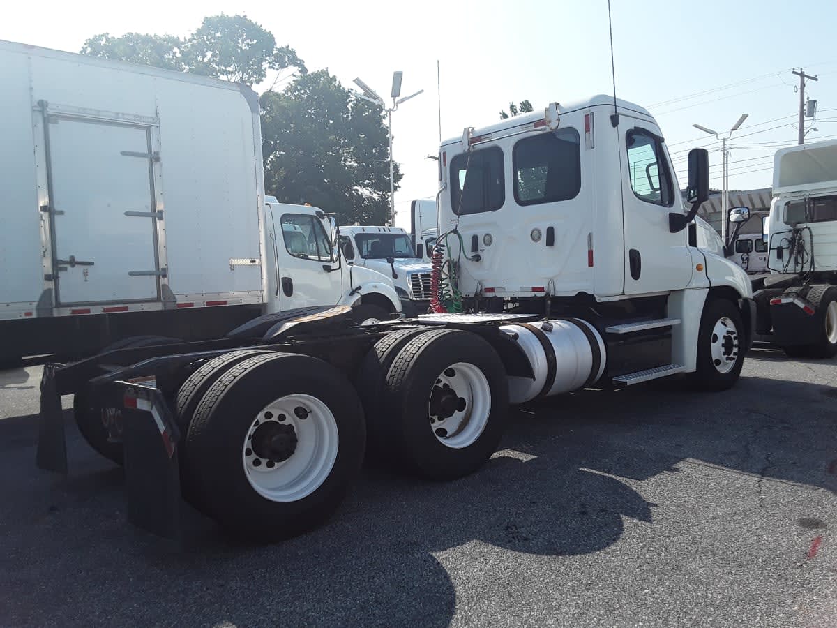 2018 Freightliner CASCADIA 125 684589