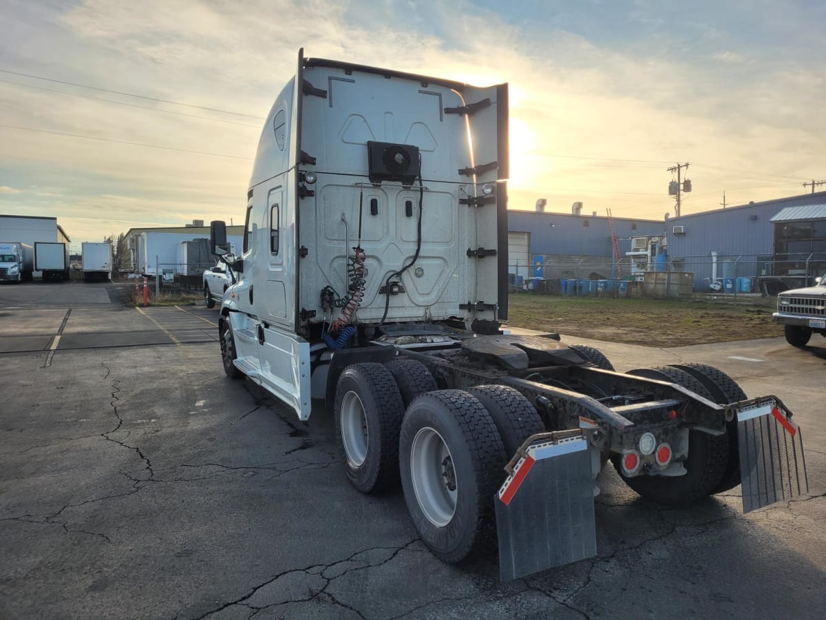 2018 Freightliner/Mercedes CASCADIA 125 684627