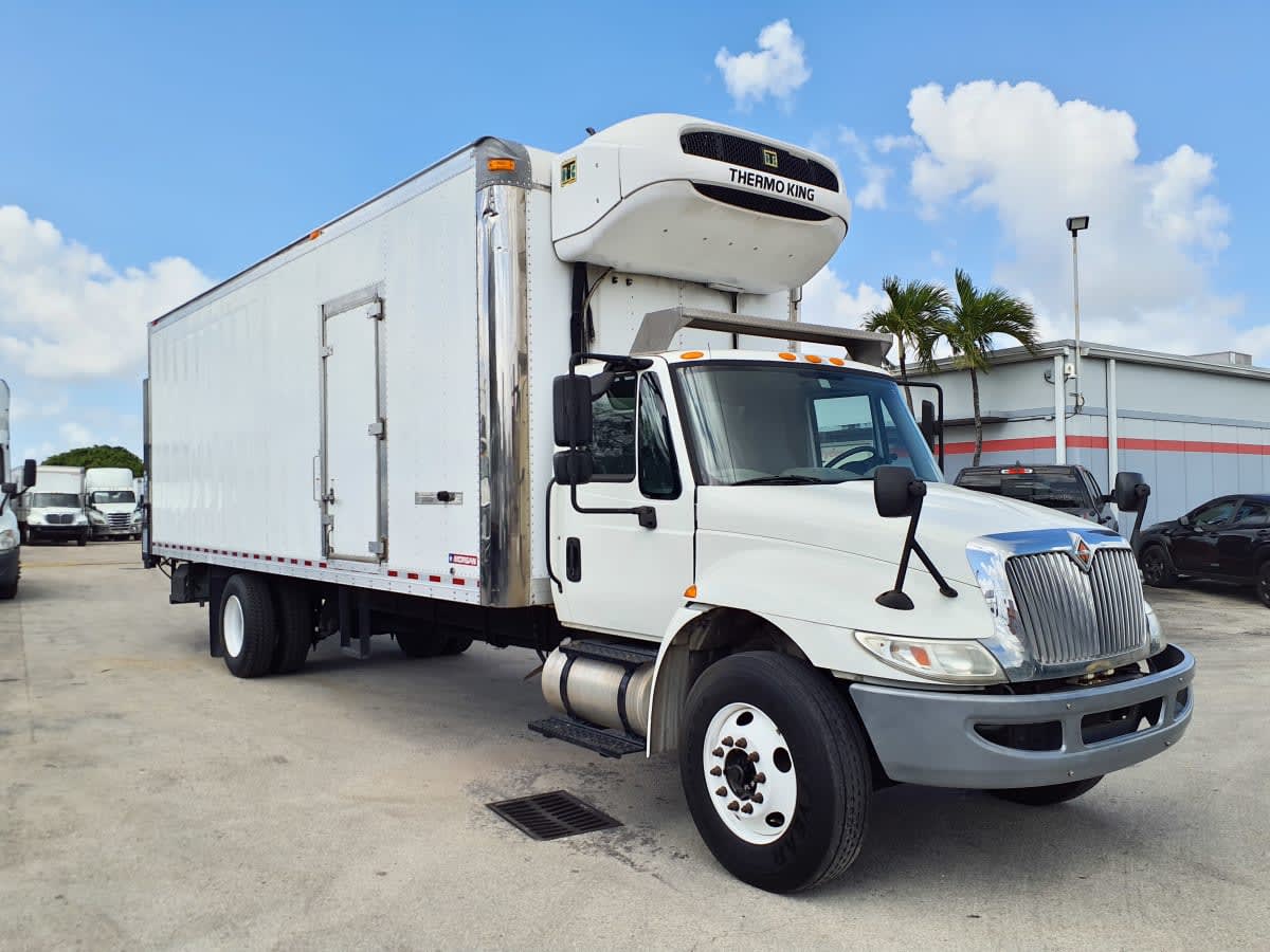 2018 International 4300 in Miami, FL — photo 3