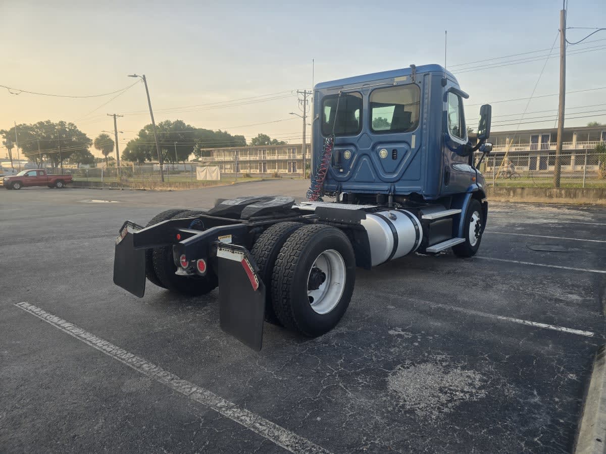 2018 Freightliner Cascadia in Tampa, FL — photo 6