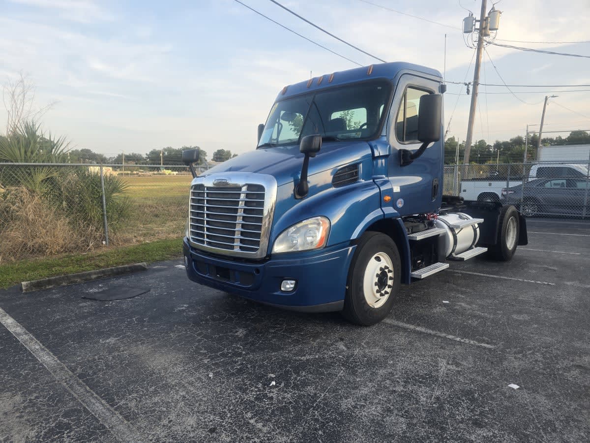 2018 Freightliner Cascadia in Tampa, FL — photo 3