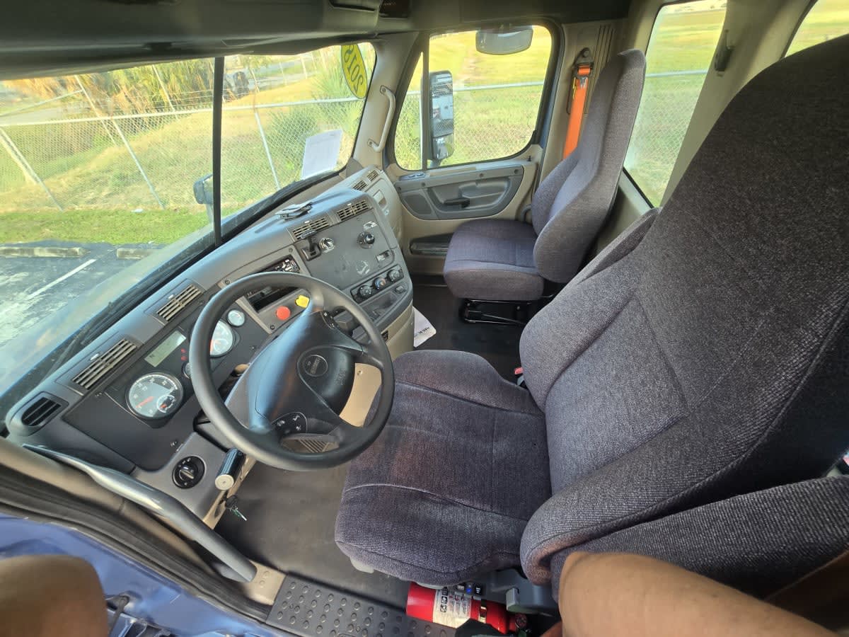 2018 Freightliner Cascadia in Tampa, FL — photo 7