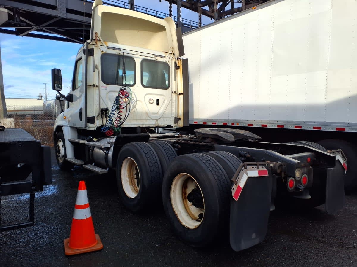 2018 Freightliner/Mercedes CASCADIA 125 685077