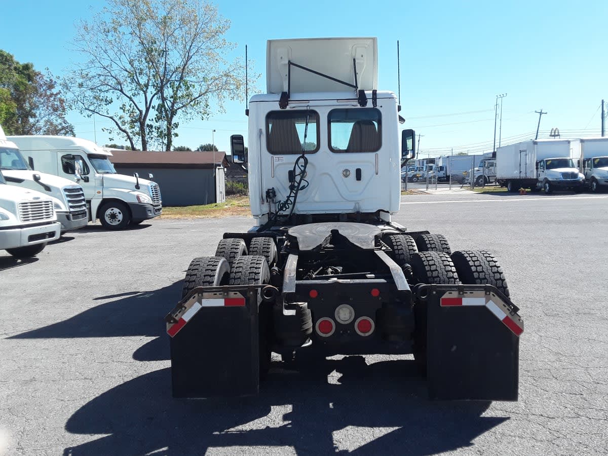 2018 Freightliner Cascadia in La Vergne, TN — photo 5