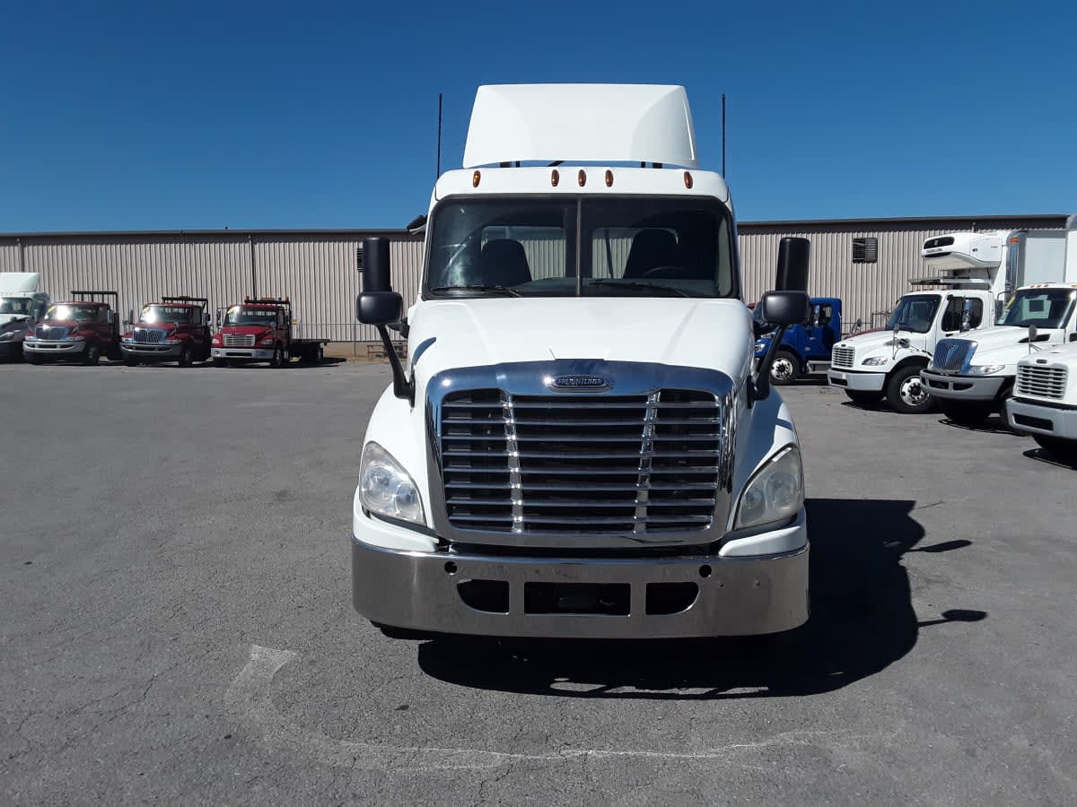 2018 Freightliner Cascadia in La Vergne, TN — photo 2