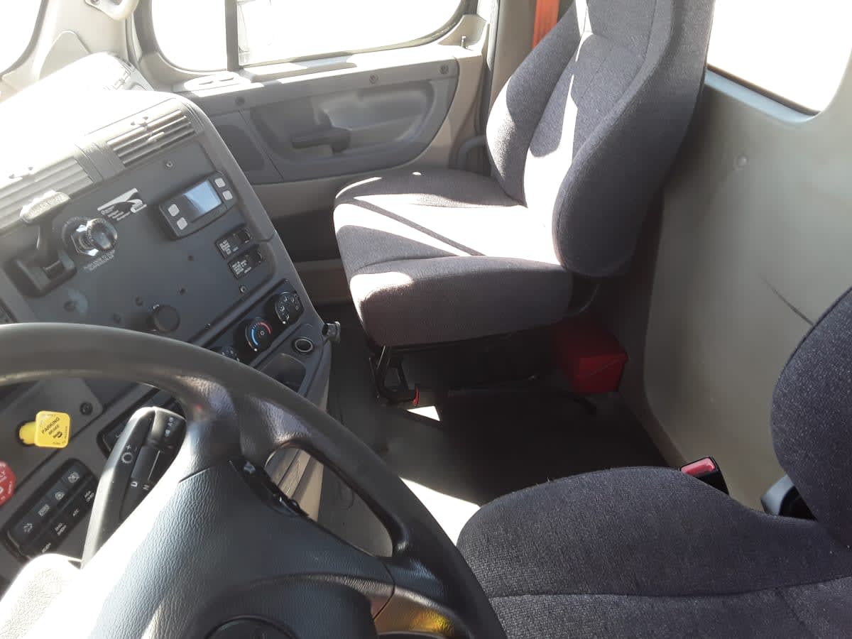 2018 Freightliner Cascadia in La Vergne, TN — photo 7