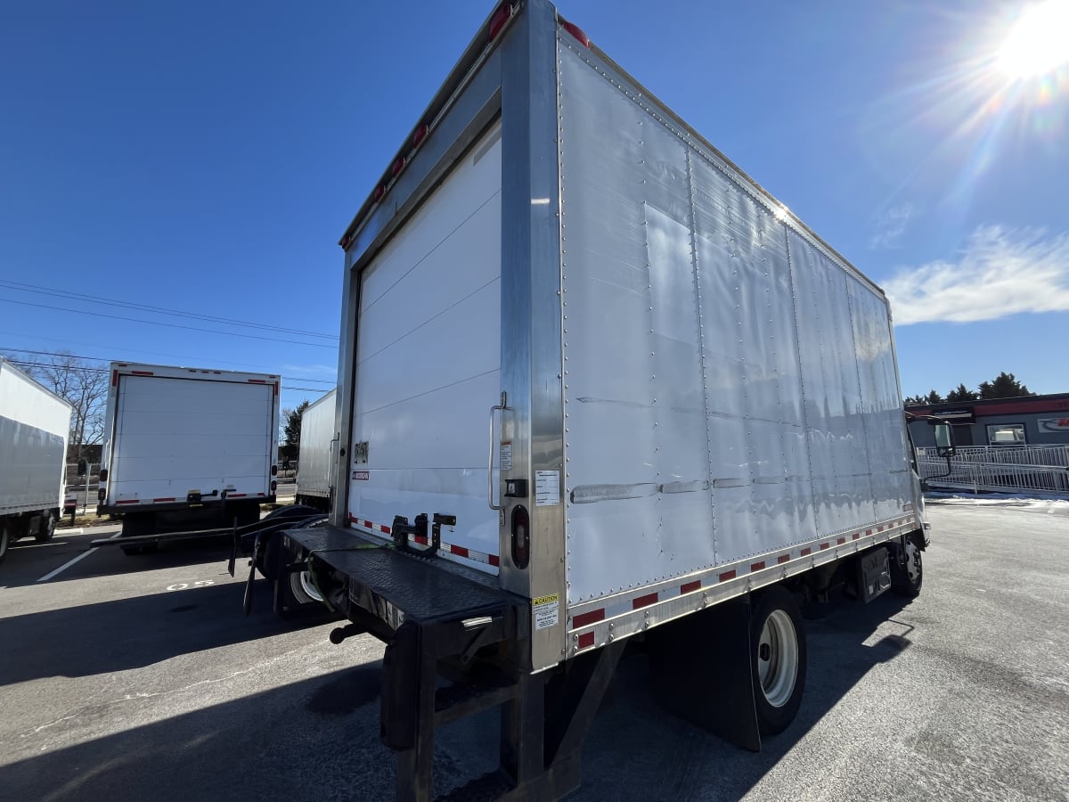 2017 Isuzu NPR 685276