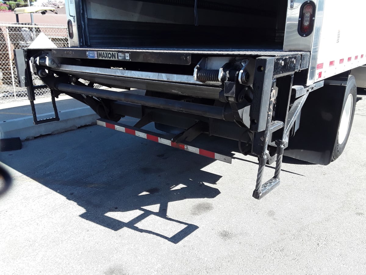 2018 Freightliner/Mercedes M2 106 685414