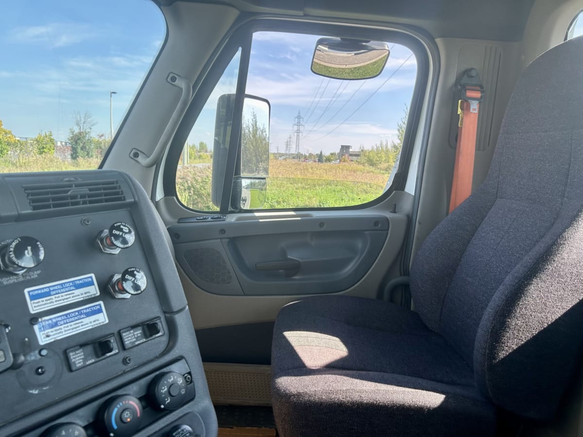 2018 Freightliner/Mercedes CASCADIA 125 685438