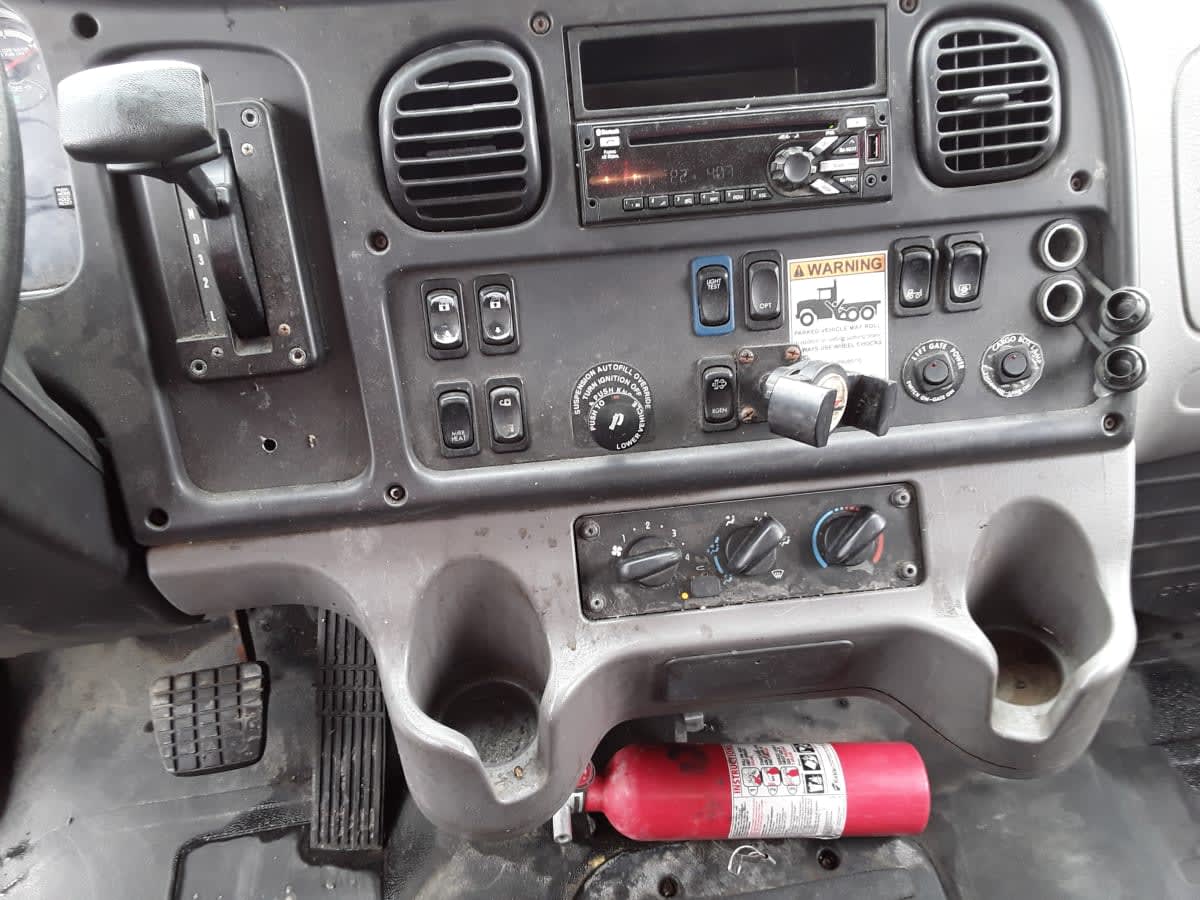 2018 Freightliner M2 106 685565