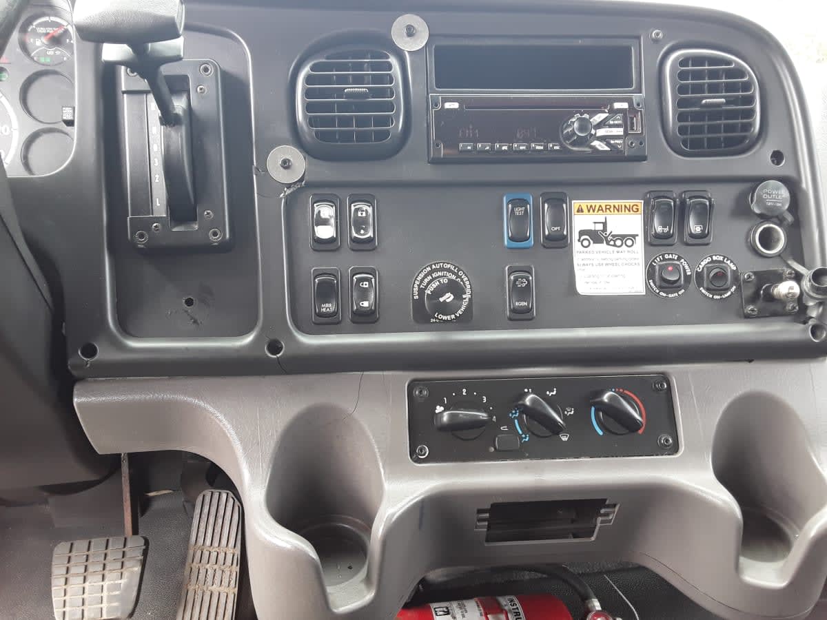 2018 Freightliner/Mercedes M2 106 685655