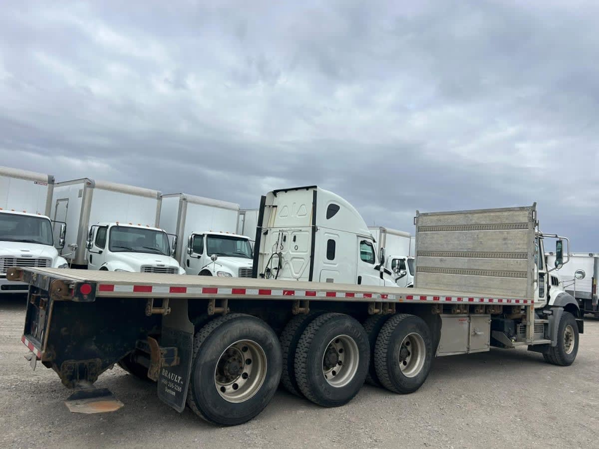 2018 Mack Trucks, Inc. GU 800 685725