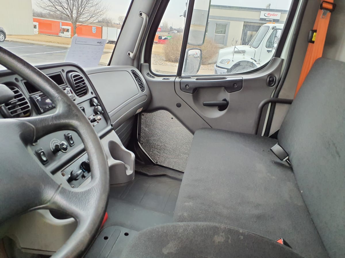 2018 Freightliner/Mercedes M2 106 686402