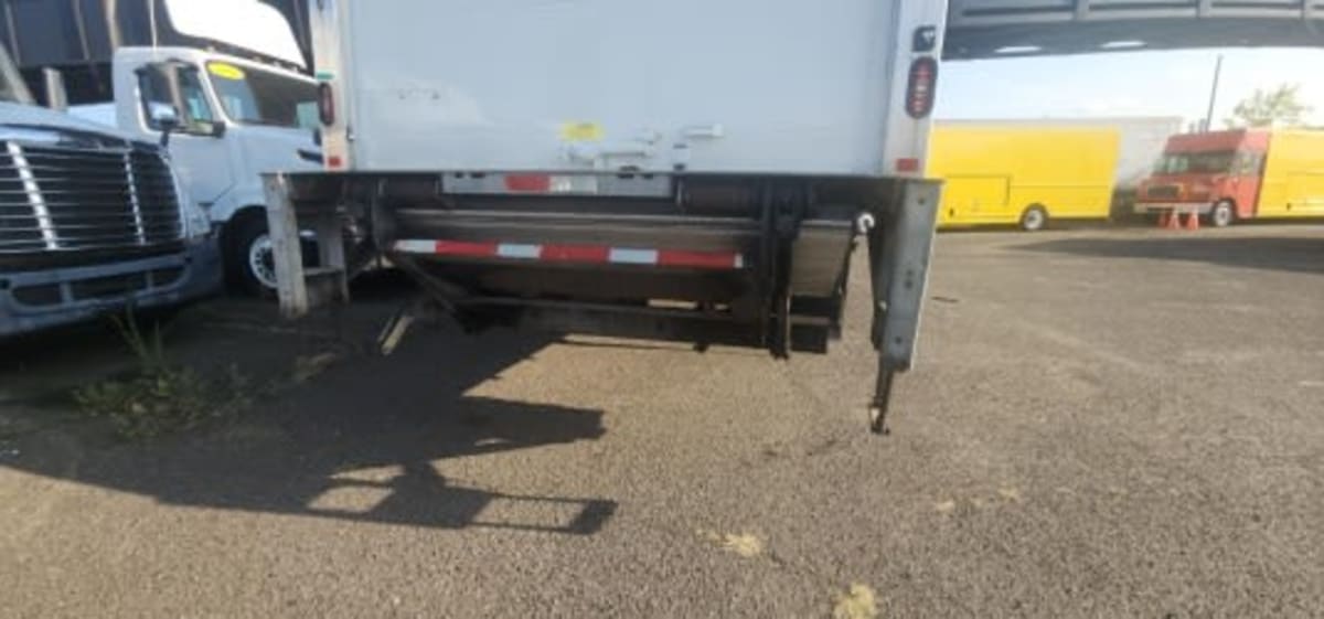 2018 Freightliner/Mercedes M2 106 686588