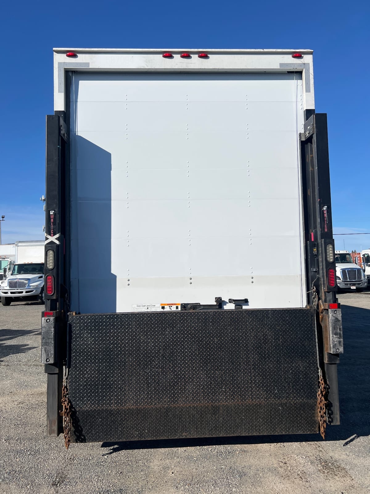 2018 Freightliner/Mercedes M2 106 687094
