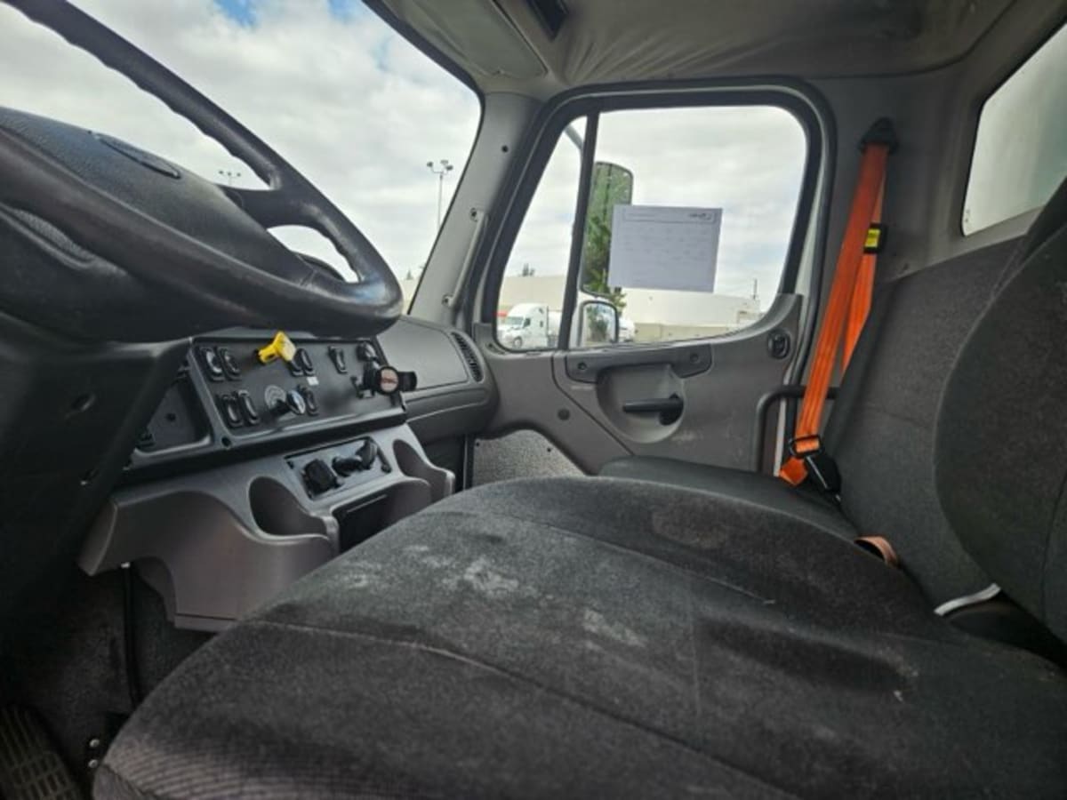 2018 Freightliner/Mercedes M2 106 687180