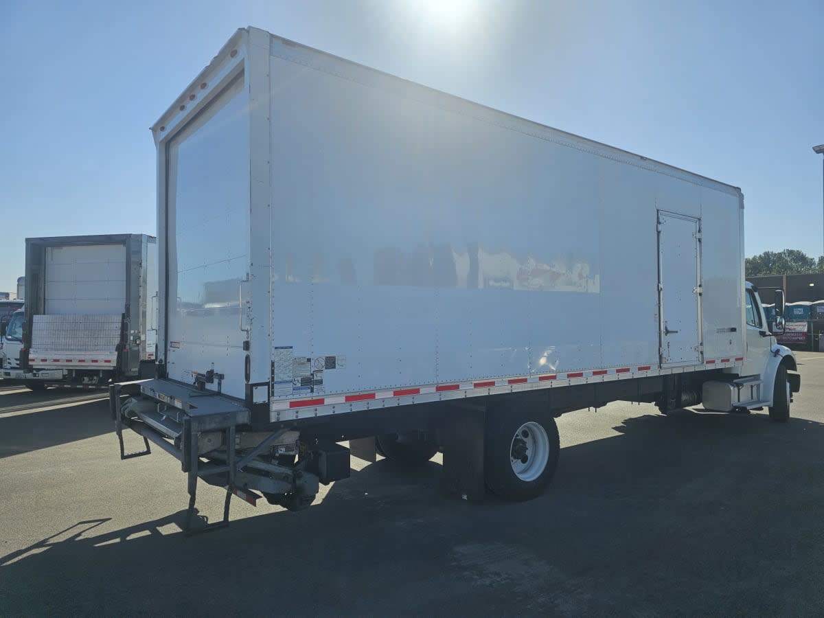 2018 Freightliner M2 106 687439