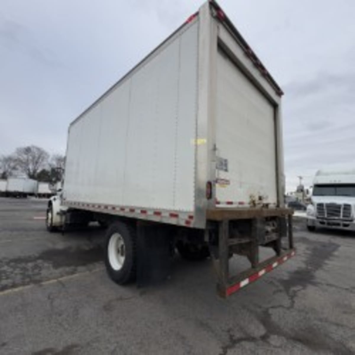 2018 Freightliner M2 106 - image 6