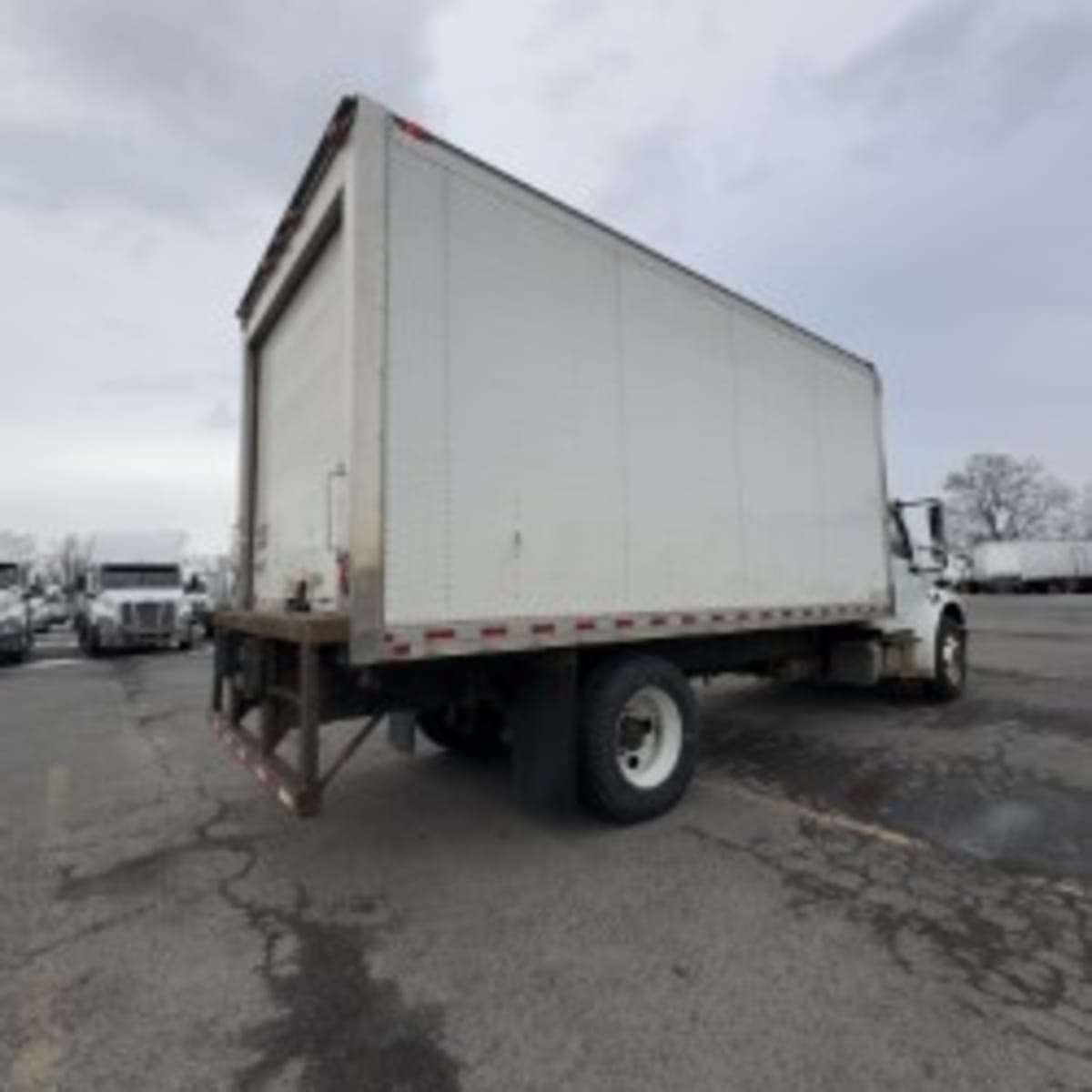 2018 Freightliner M2 106 - image 4