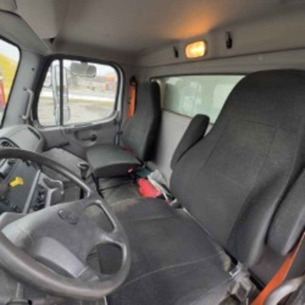 2018 Freightliner M2 106 - image 8