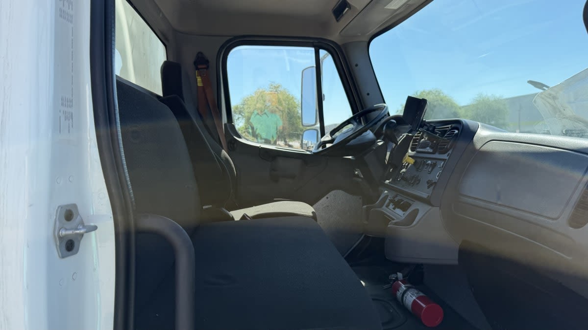 2023 Freightliner/Mercedes M2 106 702757