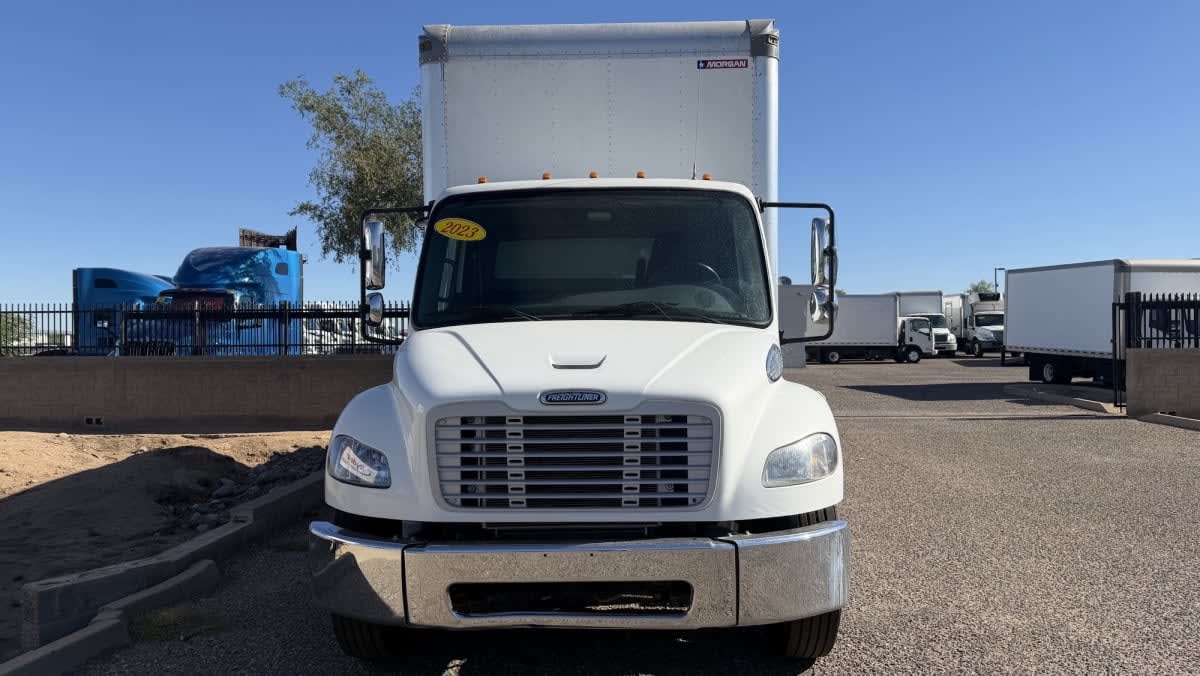 2023 Freightliner M2 106 in Phoenix, AZ — photo 2