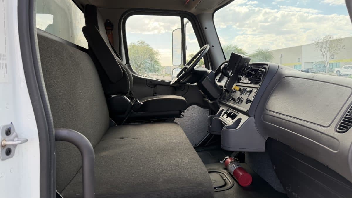 2023 Freightliner/Mercedes M2 106 702759