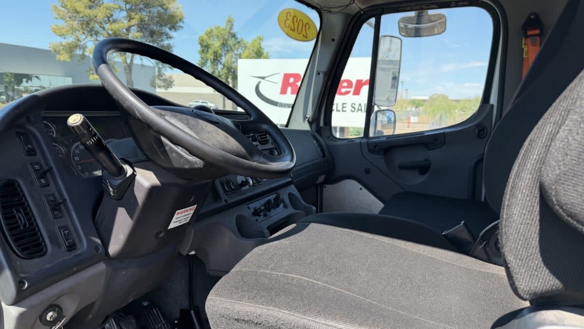 2023 Freightliner/Mercedes M2 106 702761