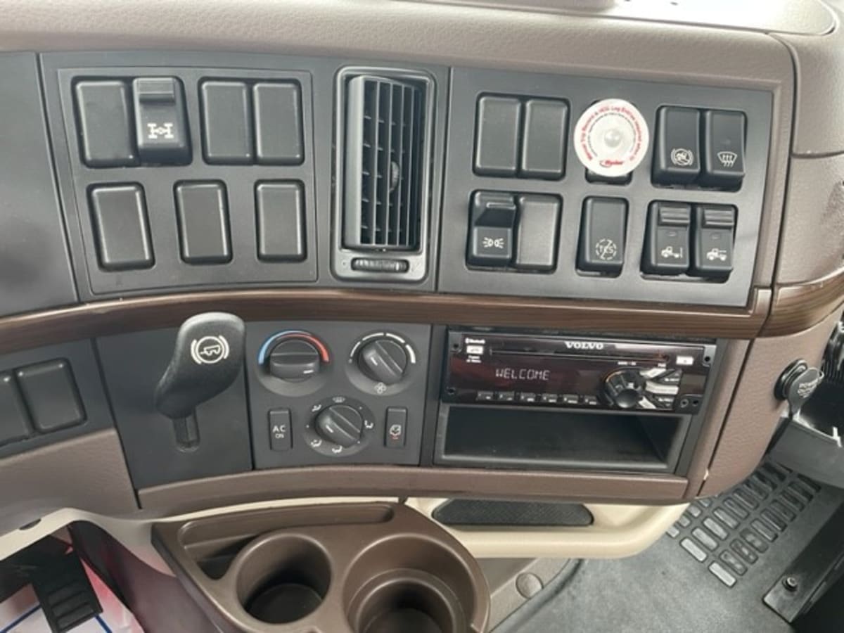 2016 Volvo VNL64T-300 704566