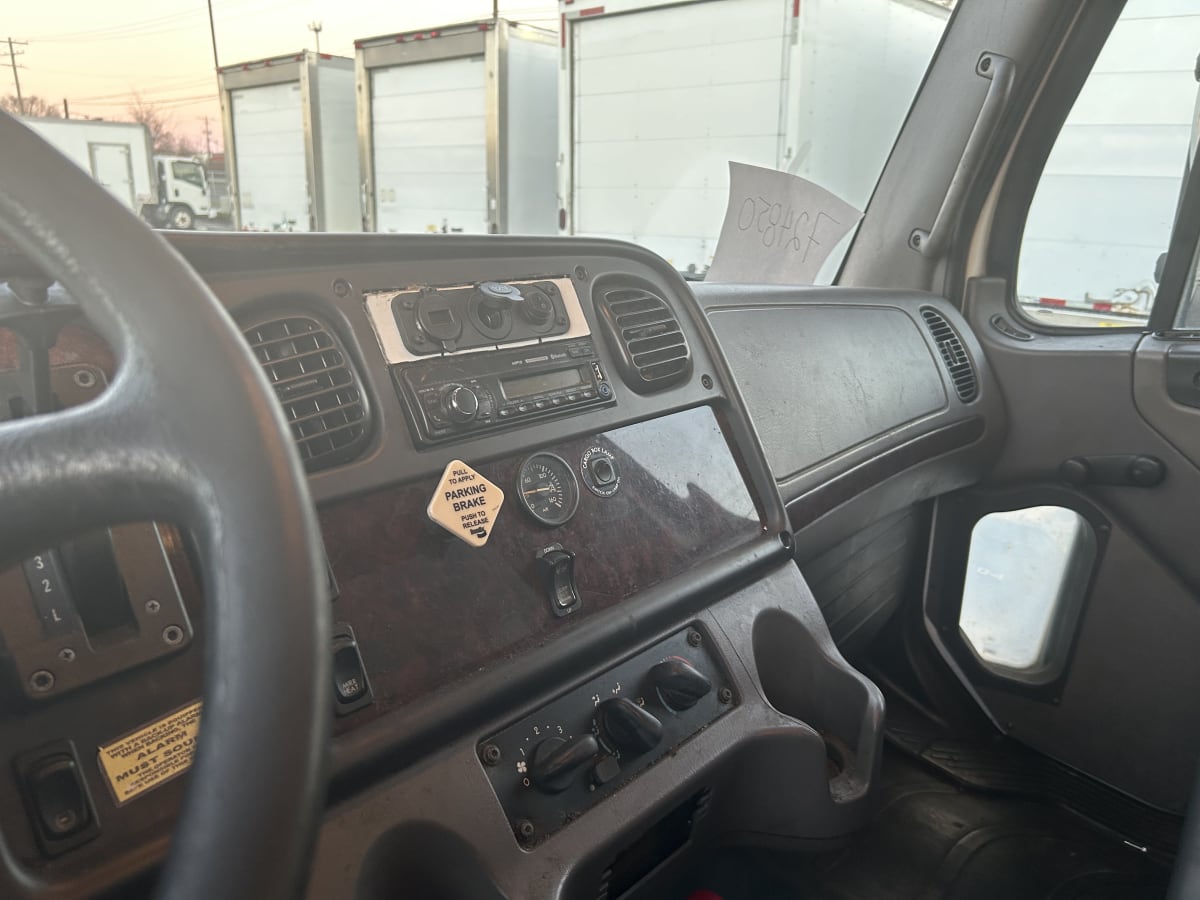 2017 Freightliner/Mercedes M2 106 724850