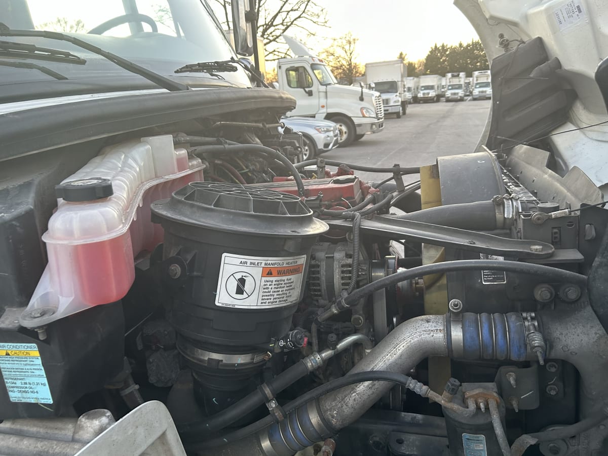 2017 Freightliner/Mercedes M2 106 724850