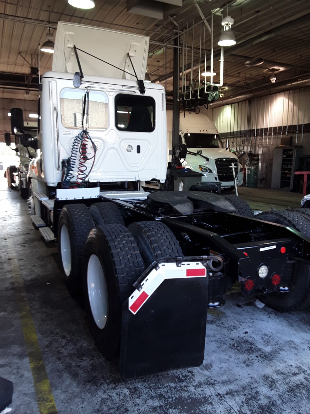 2018 Freightliner/Mercedes CASCADIA 125 744056