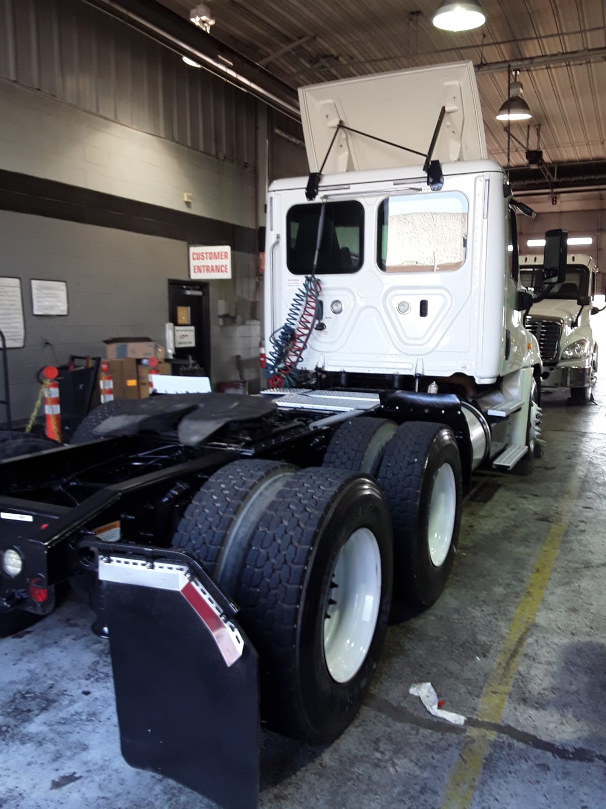 2018 Freightliner/Mercedes CASCADIA 125 744056