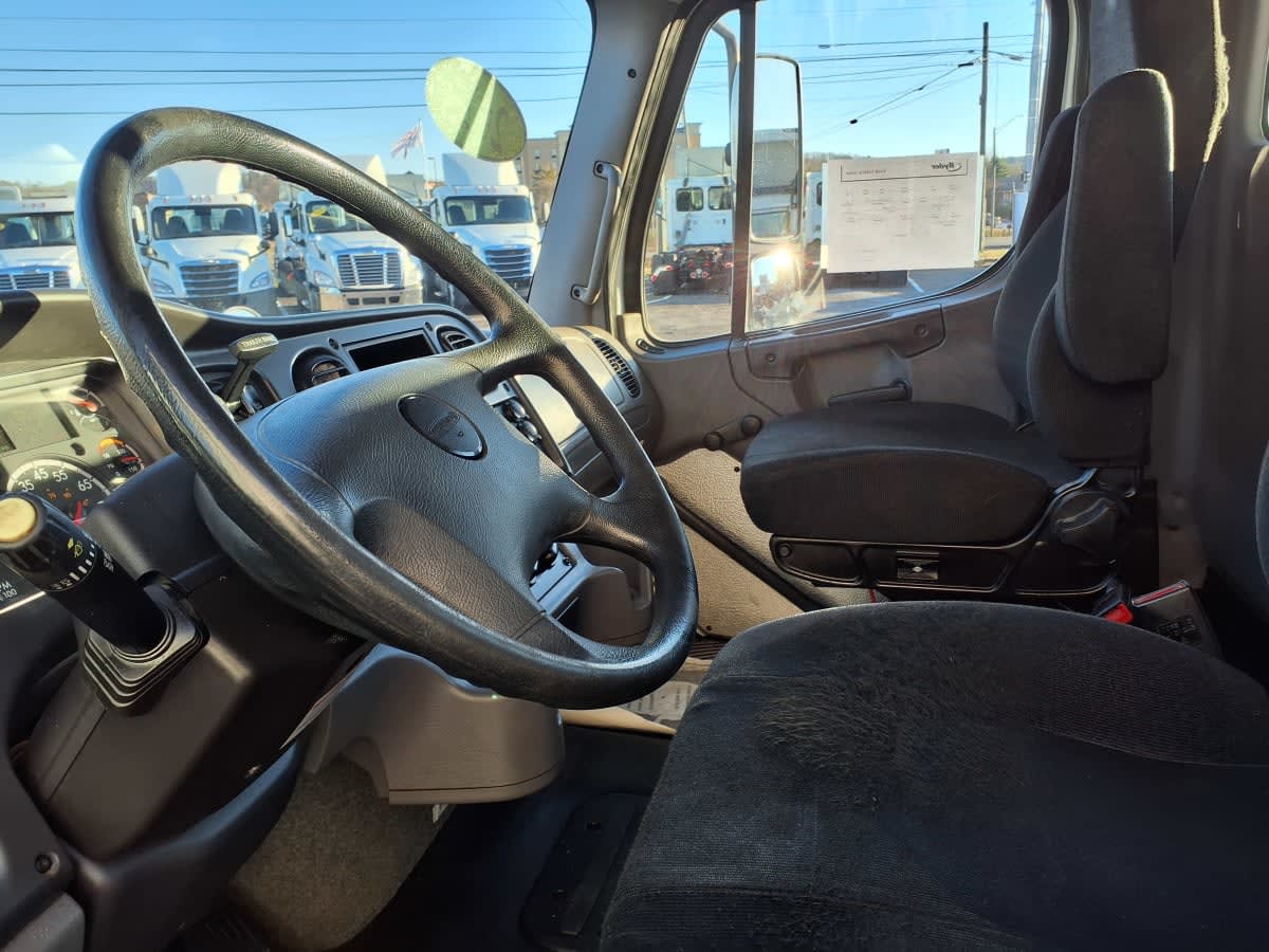 2018 Freightliner/Mercedes M2 106 744068