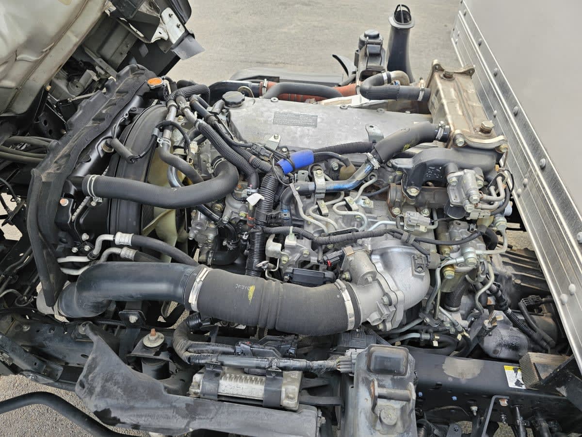 2018 Isuzu NPR HD 744325