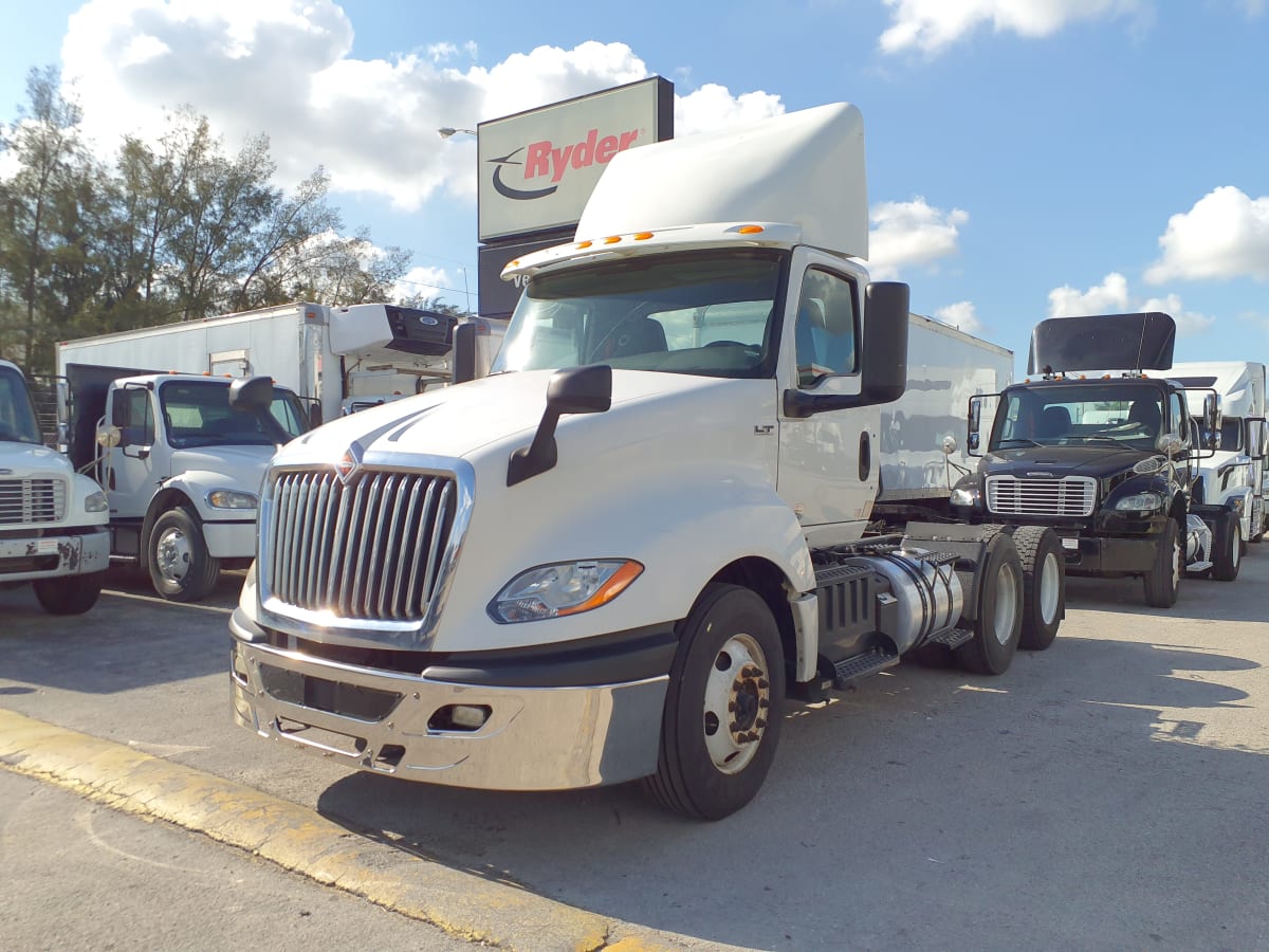 2018 Navistar International LT625 DAYCAB T/A 744561