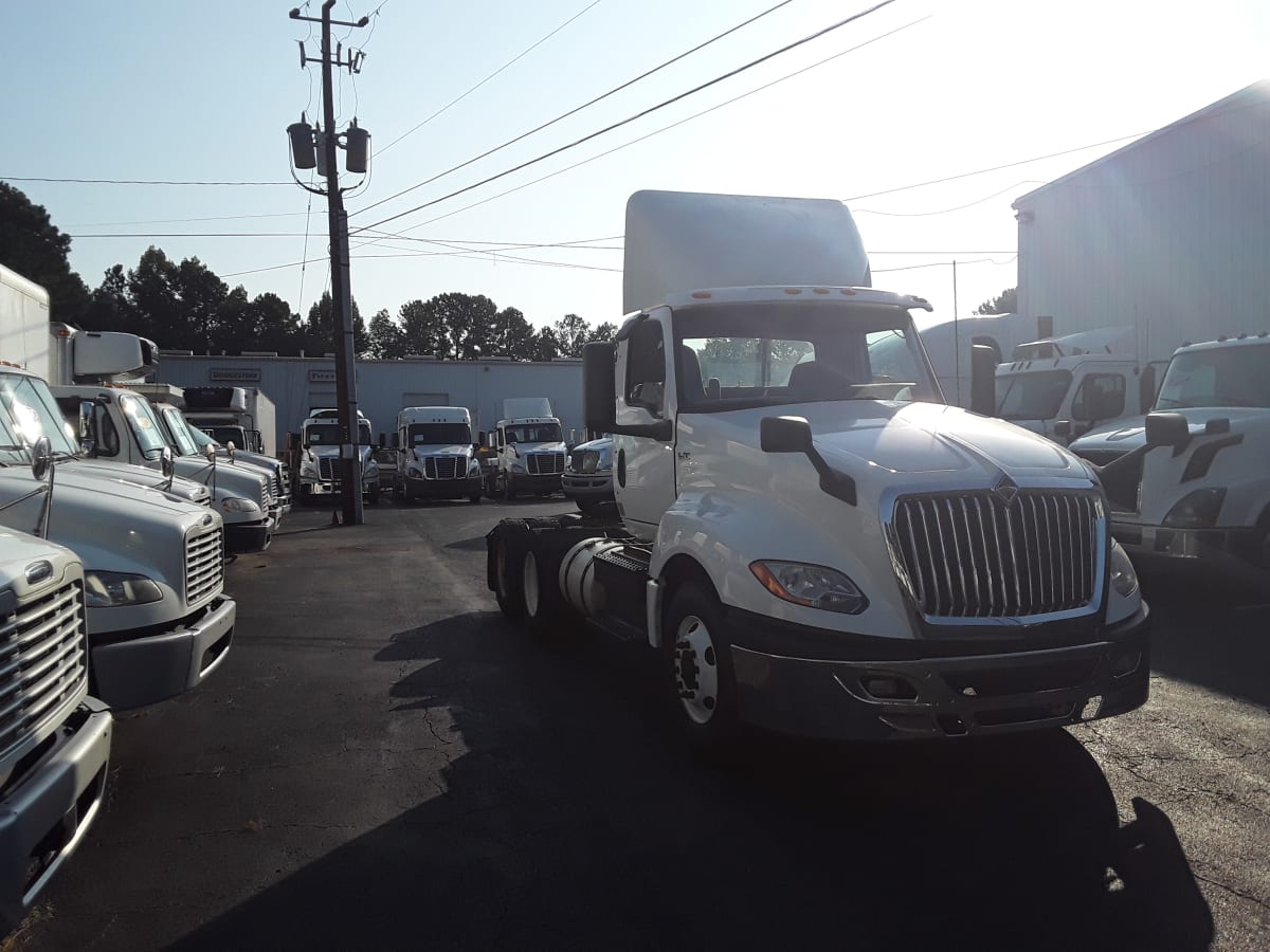 2018 Navistar International LT625 DAYCAB T/A 744562