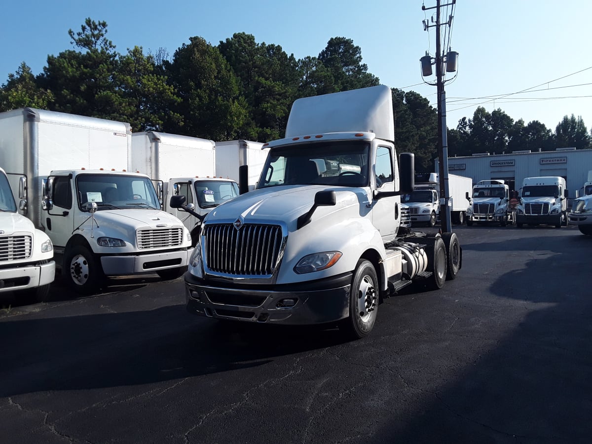 2018 Navistar International LT625 DAYCAB T/A 744562