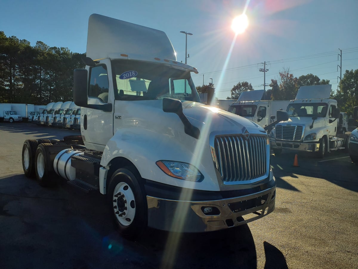 2018 Navistar International LT625 DAYCAB T/A 744584