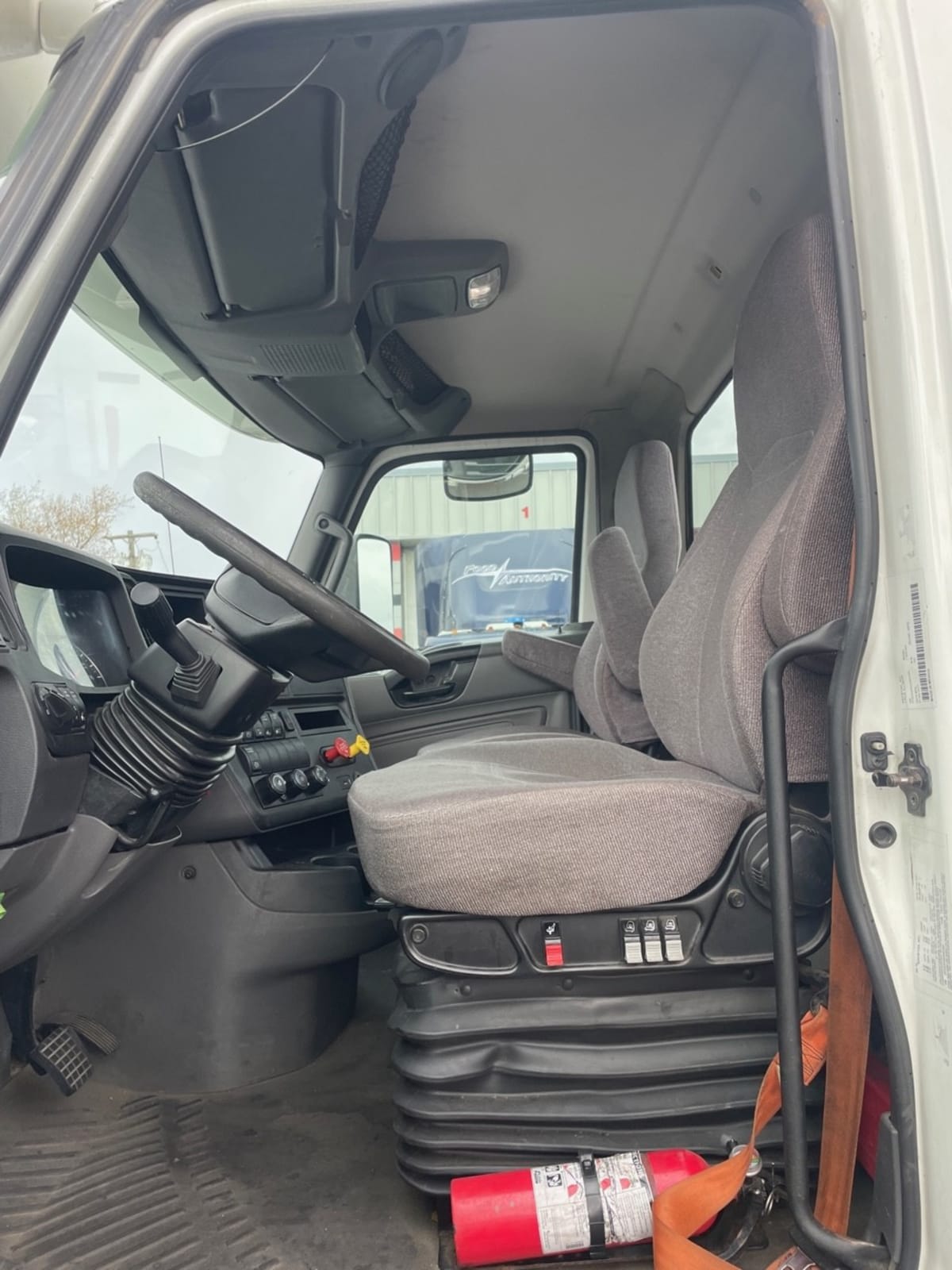 2018 International - image 7