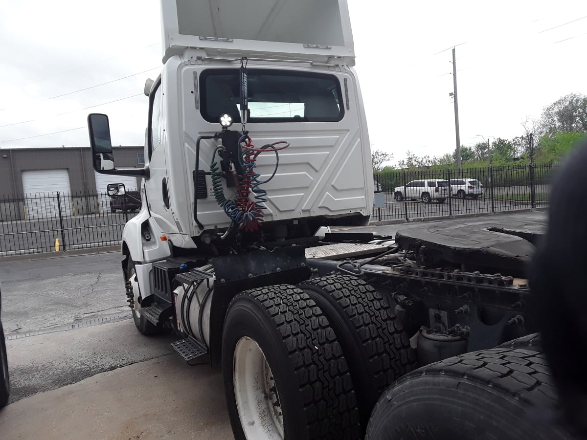 2018 Navistar International LT625 DAYCAB T/A 744606