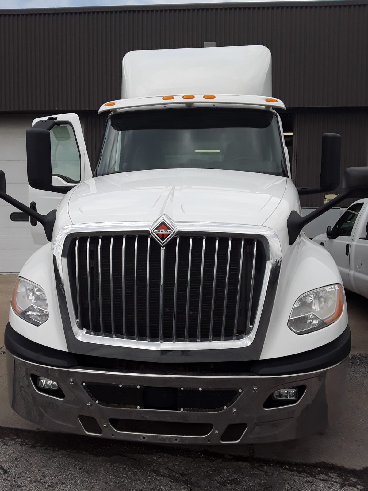 2018 Navistar International LT625 DAYCAB T/A 744606