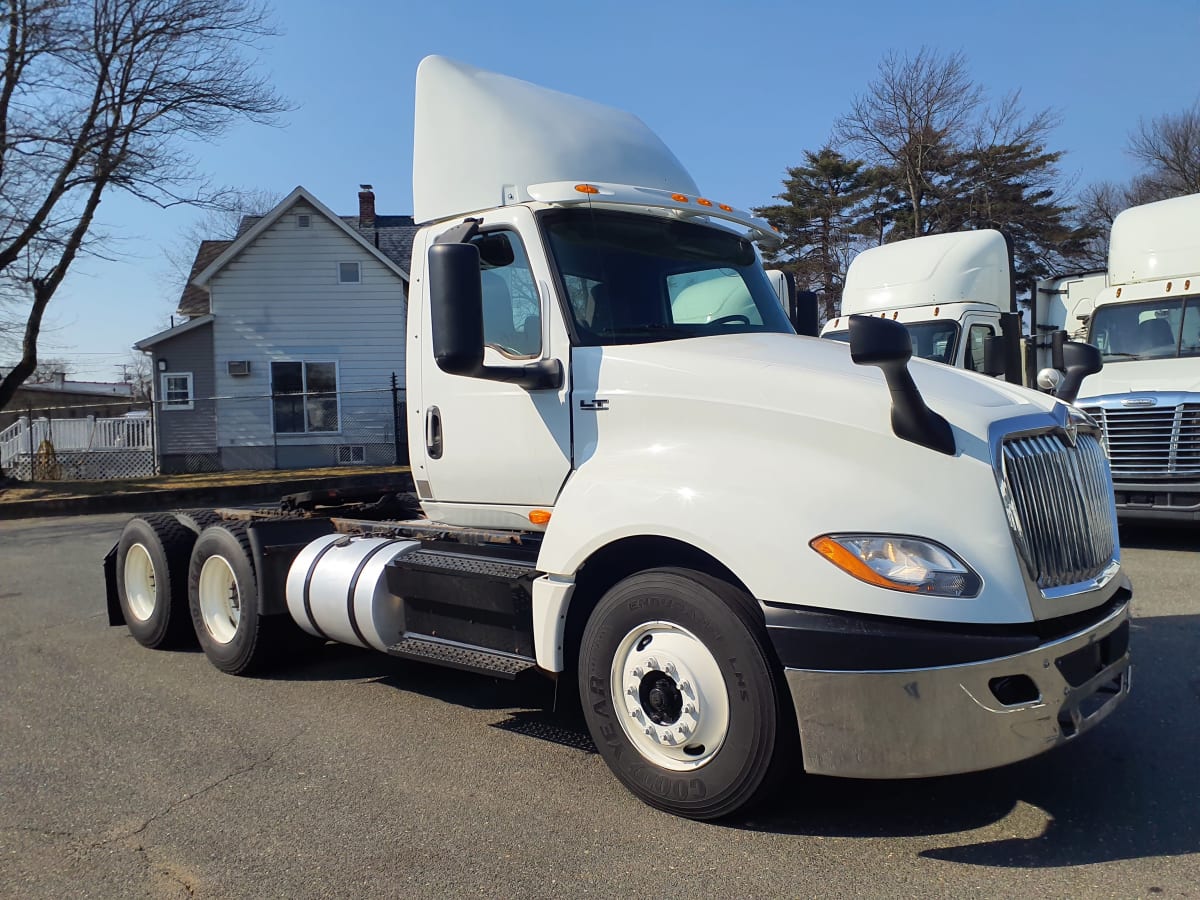 2018 Navistar International LT625 DAYCAB T/A 744609